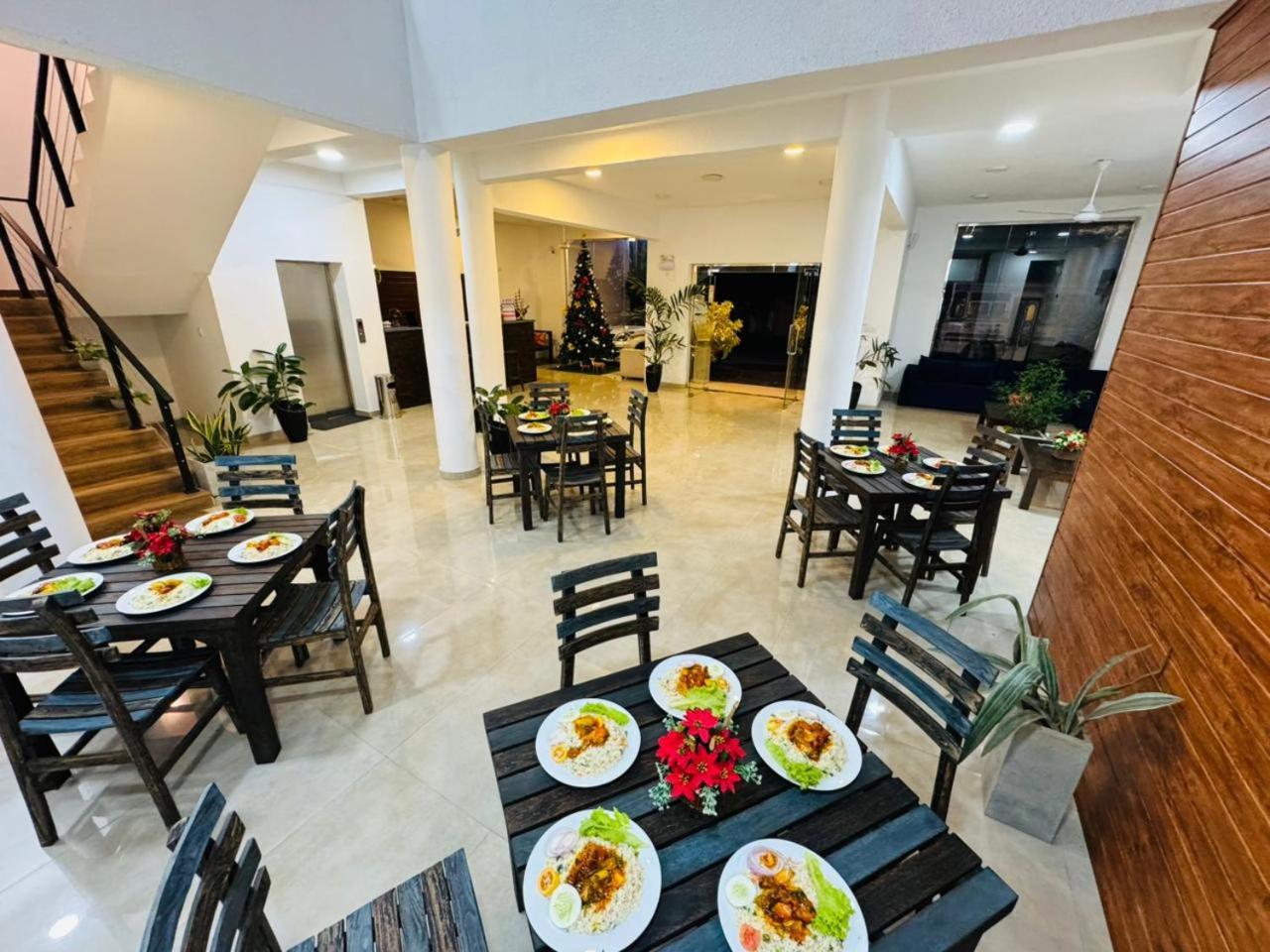 Lucky Transit Hotel - Katunayake Airport Dış mekan fotoğraf