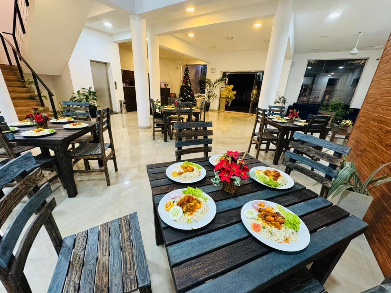 Lucky Transit Hotel - Katunayake Airport Dış mekan fotoğraf